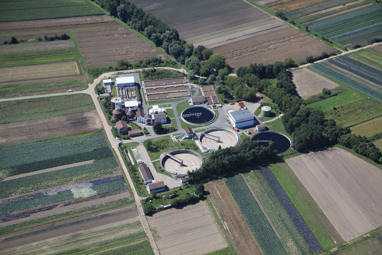 Das Bild zeigt die Luftaufnahme der Kläranlage Griesheim