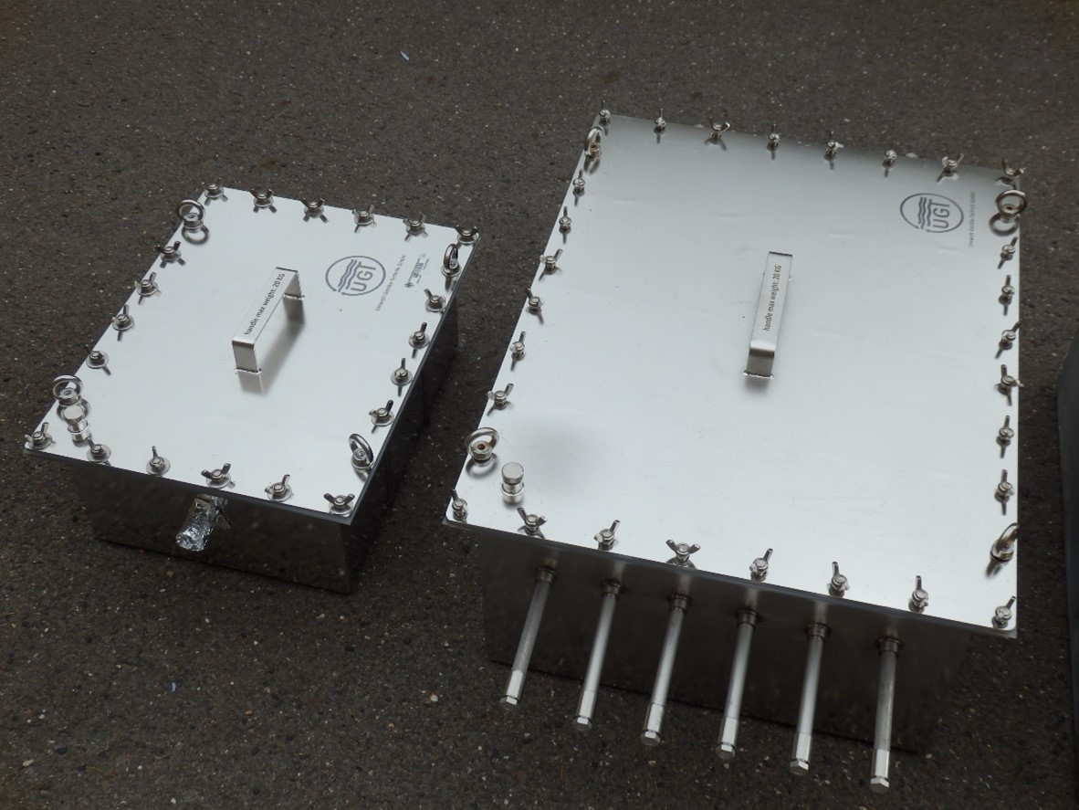 The picture shows metal sedimentation boxes