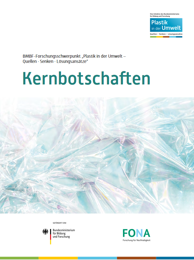 Dieses Bild zeigt die Titelseite der Kernbotschaften, mit den Logos der Partner, vor dem Hintergrund einer Plastikfolie.