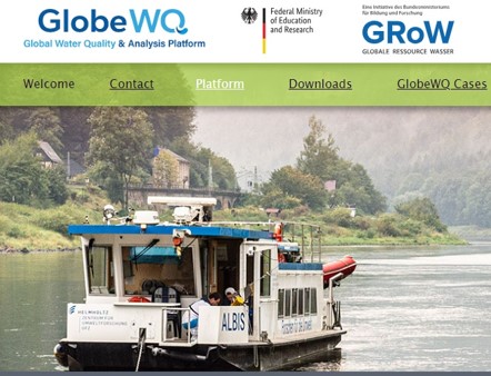 Zugang zur GlobeWQ-Plattform - auf dem Bild ist ein Schiff auf einem Fluss zu sehen